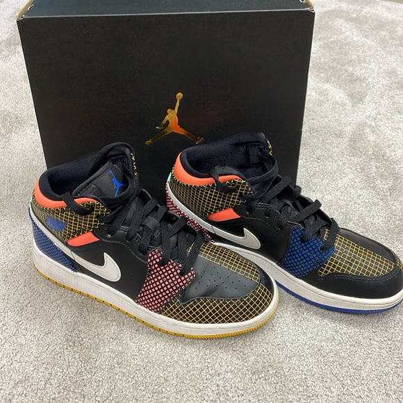 Air Jordan 1 Mid Basketball Sneakers - Size 5 Youth - Picture 2 of 7